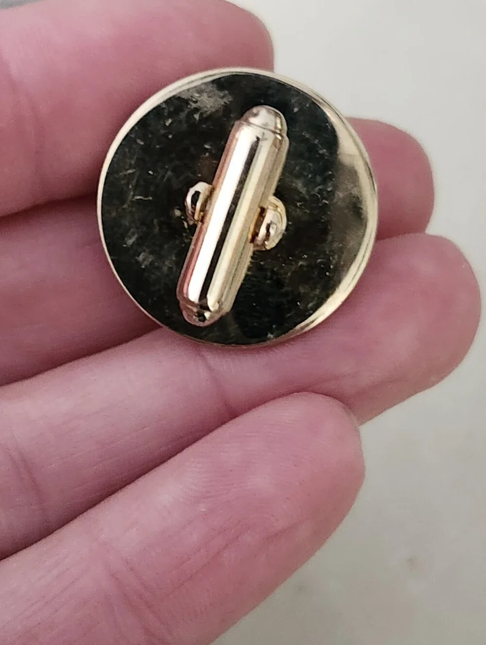 Gold Tone Mother-of-Pearl Round Cuff Links